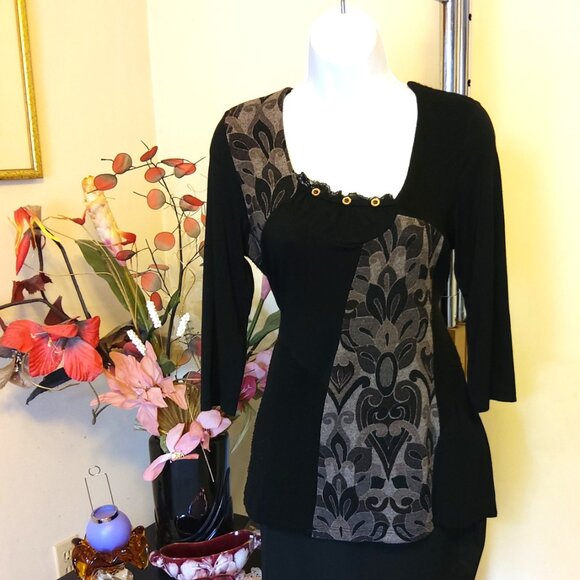 NEW Dolcezza Women’s Black Gray Floral Knit Sweater Top 3/4 Sleeve M 8 10 - Picture 3 of 7